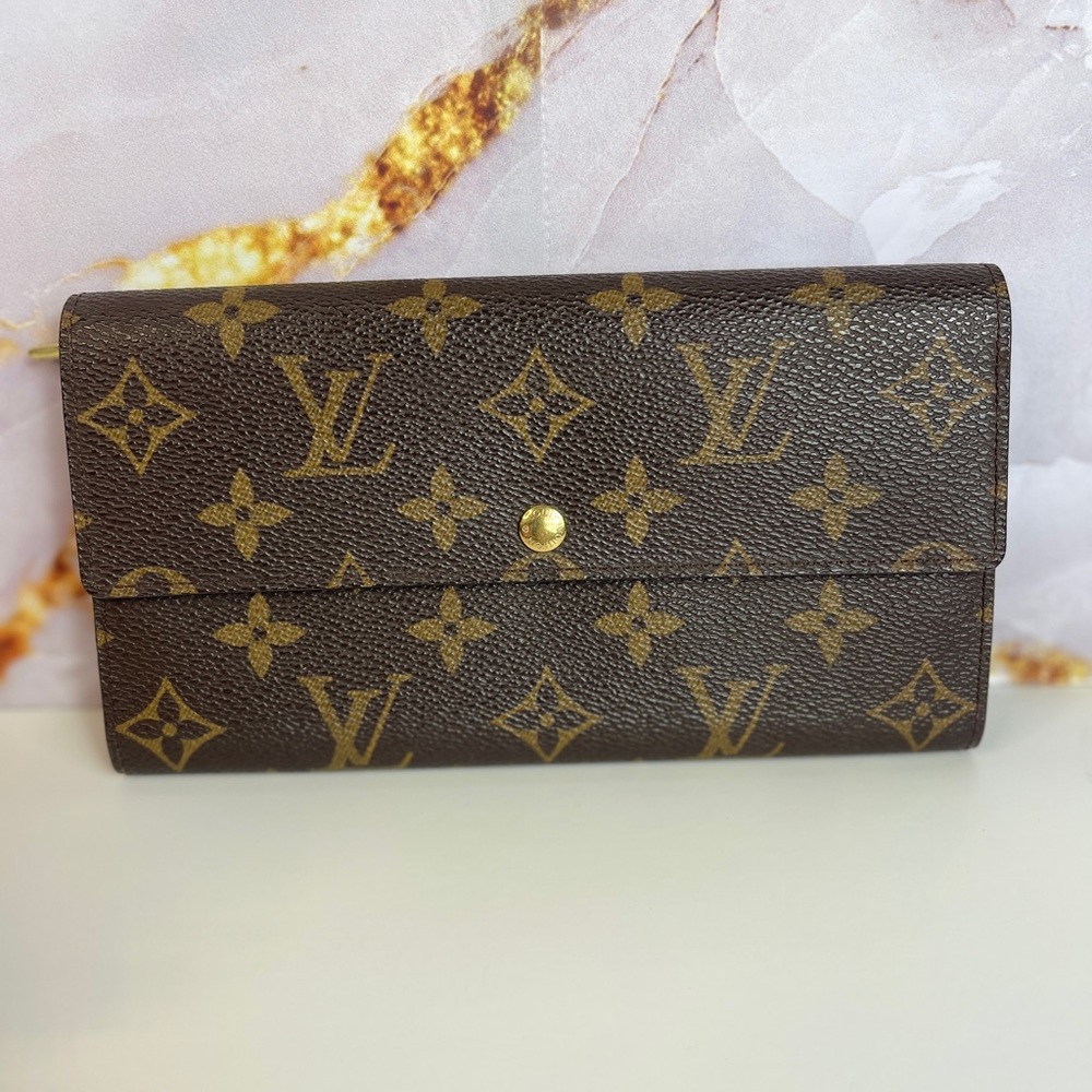 LOUIS VUITTON Sarah Wallet